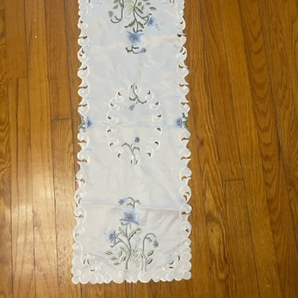 vtg table runner rectangle blue floral bouquet lace trim cotton boho shabby 34